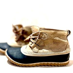 Sorrel waterproof leather booties